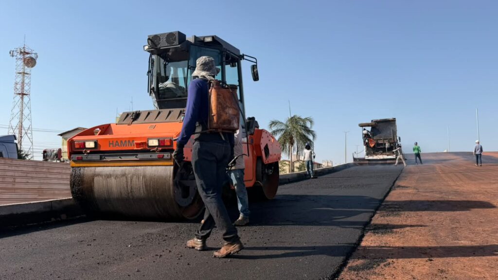OBRAS DO VIADUTO DE VALPARAÍSO ENTRAM NA FASE DE PAVIMENTAÇÃO ASFÁLTICA