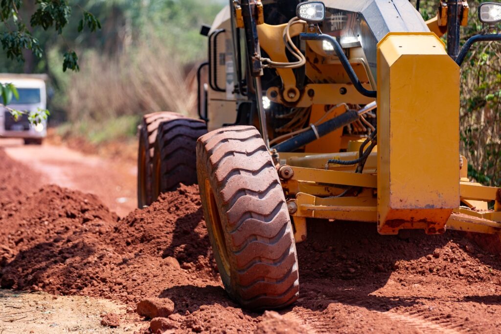 OBRAS DE RECUPERAÇÃO DE VIAS E CASCALHAMENTO ATENDEM CHACAREIROS DO SETOR CHÁCARAS ARAGUAIA
